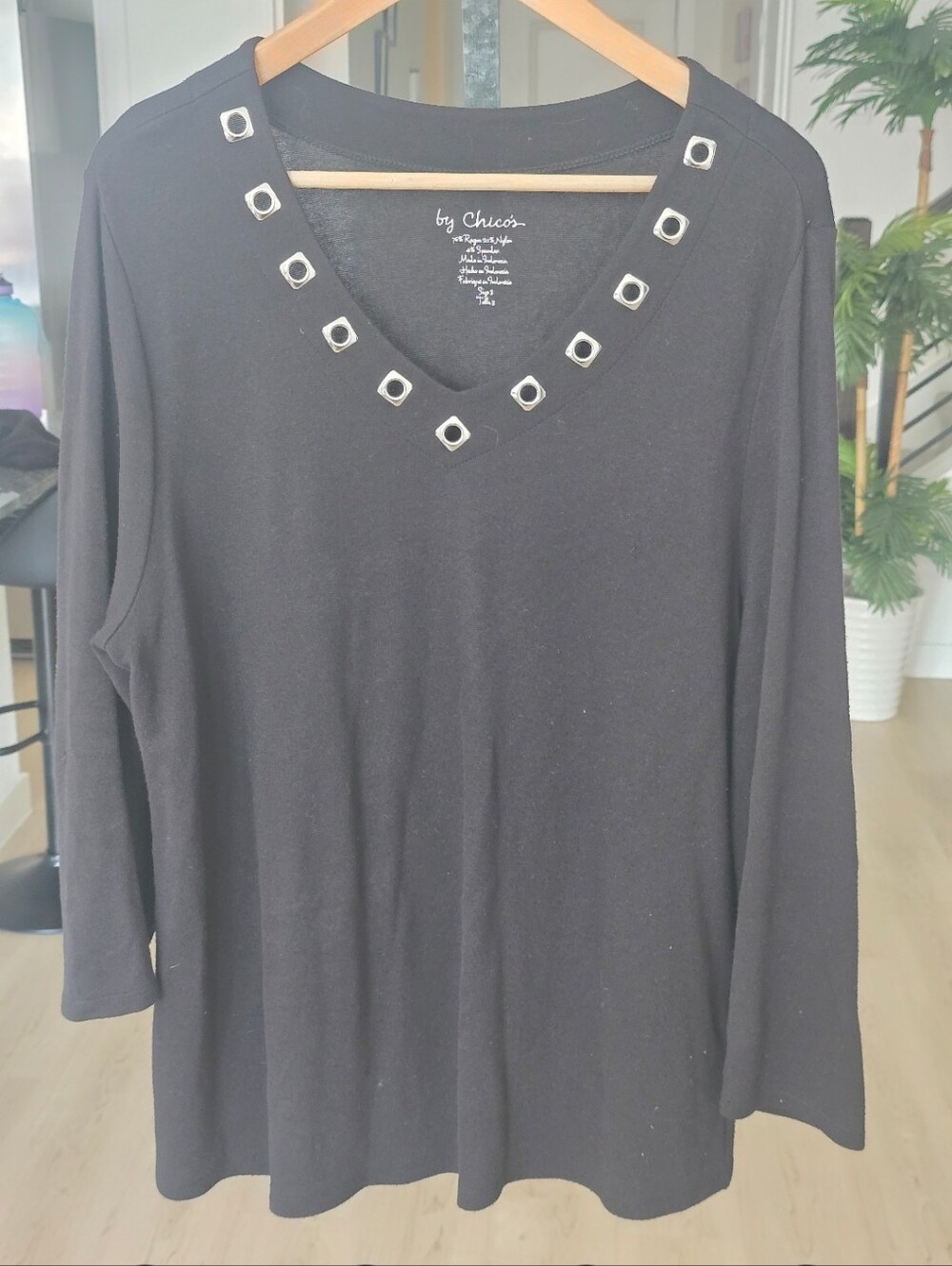 Chico's Black Studded Grommet V-Neck Tunic Top Long Sleeve Size 3 XL